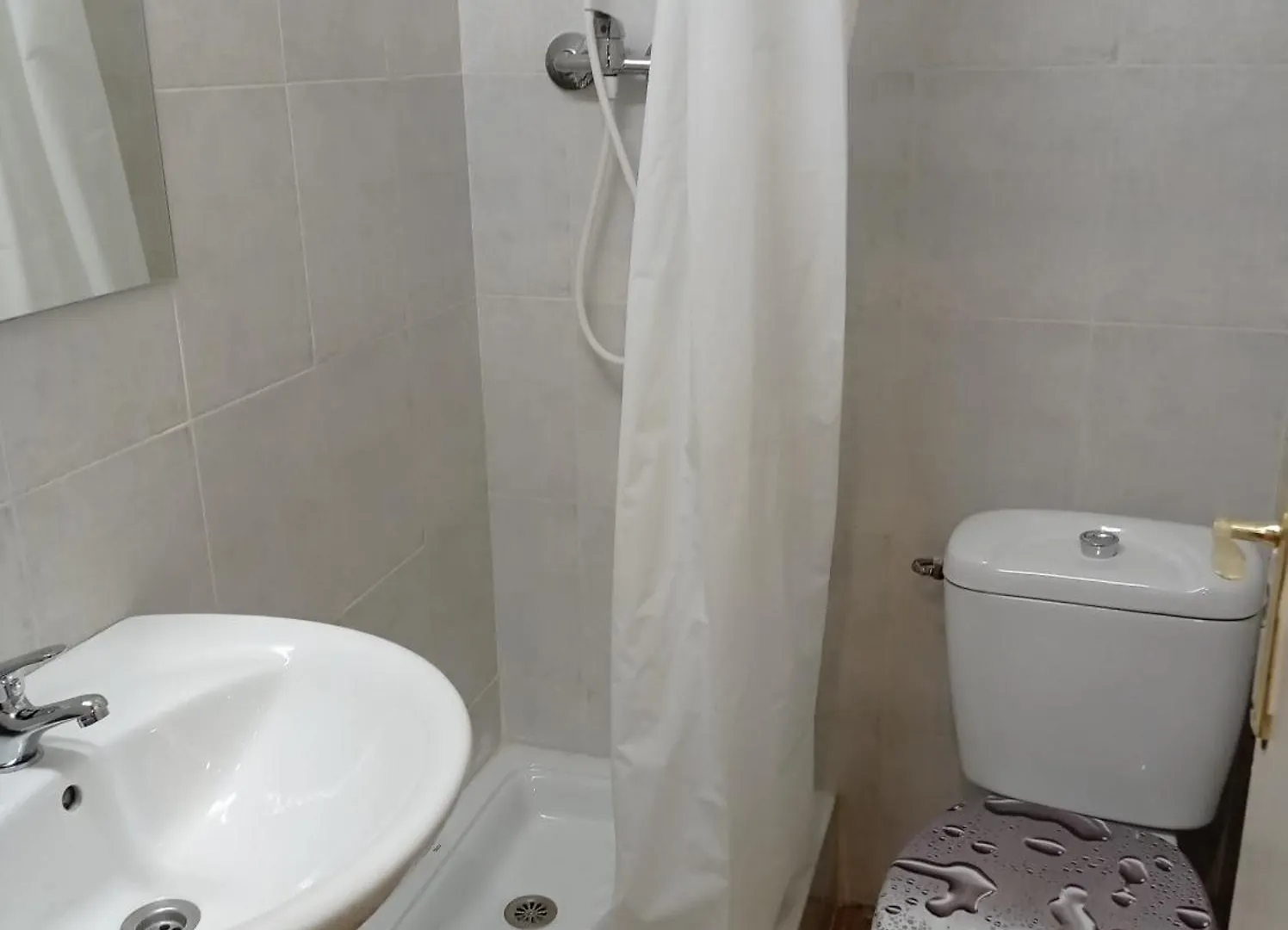 Private Doble & Single Rooms In The City Center Metro L5 & L1 Mallorca Street Barcelona Casa de hóspedes