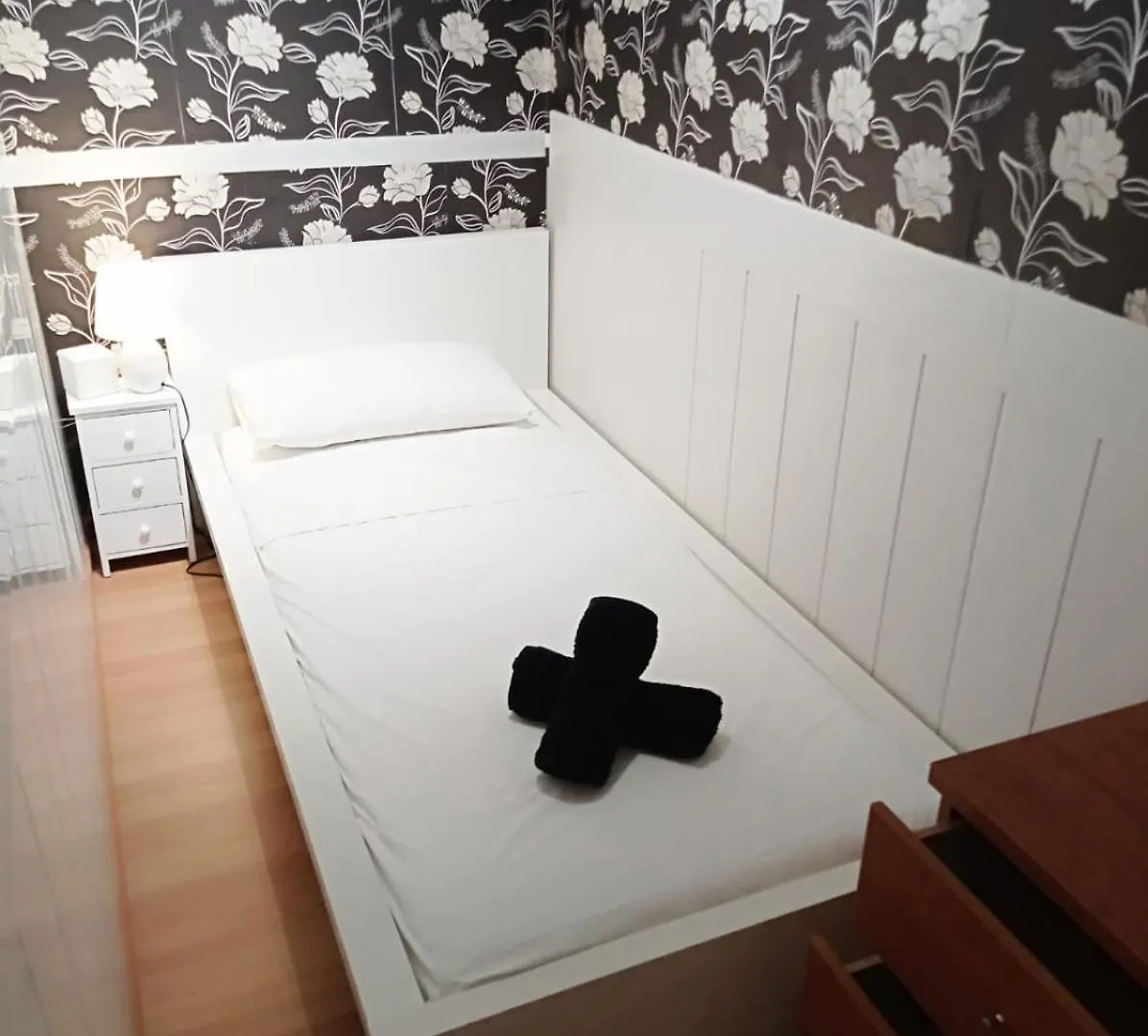 Gasthuis Private Doble & Single Rooms In The City Center Metro L5 & L1 Mallorca Street Barcelona Spanje